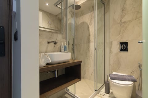 Junior Suite, Sea View | Bathroom | Shower, hair dryer, slippers, towels