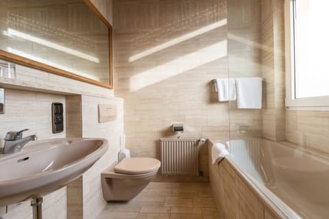 Standard Single Room | Bathroom | Hair dryer, towels