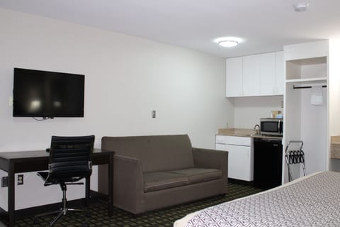 Suite, 1 King Bed | Living area | LED TV