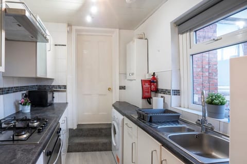 Apartment | 3 bedrooms, desk, Internet