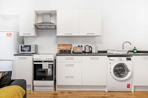 Apartment | 2 bedrooms, desk