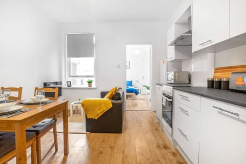 Apartment | 2 bedrooms, desk