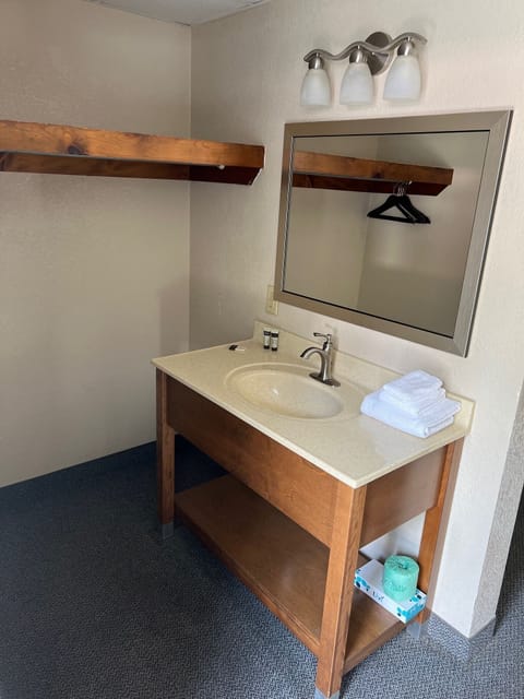 Double Room, Balcony, River View | Bathroom