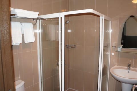 Double Room, 1 Double Bed | Bathroom | Towels