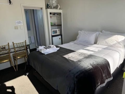 Standard Apartment | Desk, laptop workspace, free WiFi