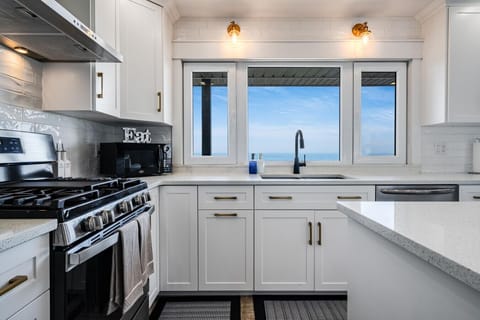 Waterfall-edge quartz countertops