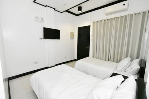 Standard King/Twin (3rd Floor) | In-room safe, iron/ironing board, free WiFi