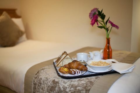 Daily full breakfast (GBP 12.00 per person)