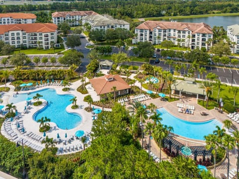 2 outdoor pools, pool umbrellas