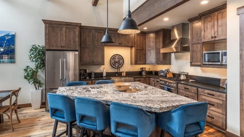 The Summit Chalet (8405)