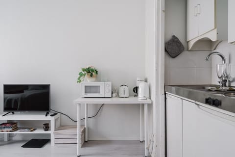 This charming studio boasts a space-efficient kitchen with high-quality appliances like a stovetop, mini-fridge, and microwave. It’s a great place to whip up a meal or store your snacks.