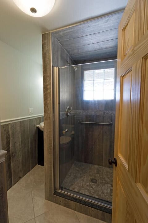 Cottage #1, 3 Bedrooms,Full Kitchen | Bathroom | Combined shower/tub, free toiletries, hair dryer, towels