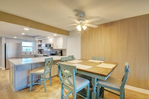 Condo, 2 Bedrooms | Dining
