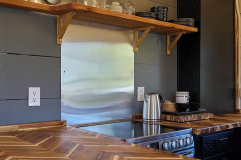 The kitchen has everything you need for prepping full meals or simple snacks.