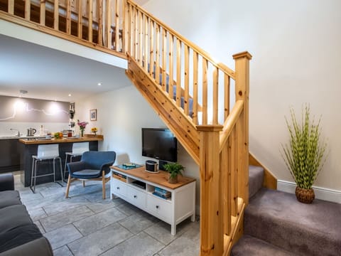 Home, Apartment, Balcony, Estate, Shade, Villa, Eco Hotel, Porch, Landscaping, Mansion