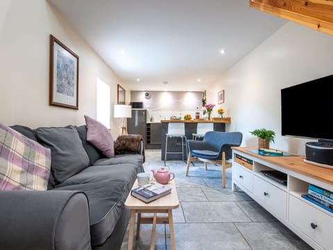 Home, Apartment, Balcony, Estate, Shade, Villa, Eco Hotel, Porch, Landscaping, Mansion