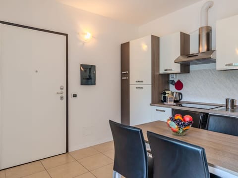 Interior Design, Flooring, Room, Floor, Ceiling, Apartment, Countertop, Cabinetry, Kitchen, Plumbing Fixture