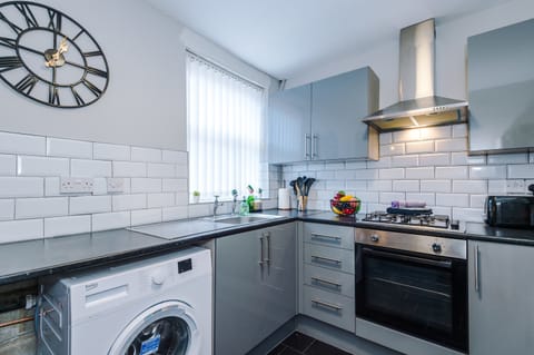 The modern kitchen is equipped with everything you need to cook as you would at home, with a gas stove, toaster, kettle and microwave available.