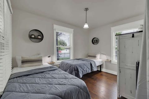 Bedroom three with 2 twin beds