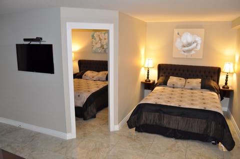 Suite, Lake View | Premium bedding, desk, iron/ironing board, rollaway beds