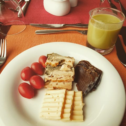 Daily continental breakfast (USD 6 per person)