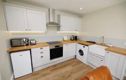 Apartment | Private kitchen | Fridge, microwave, oven, stovetop