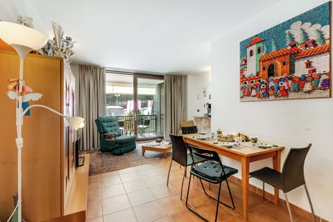 Family Apartment, 1 Bedroom (The Theo's Nest) | Living area | 21-inch flat-screen TV with cable channels