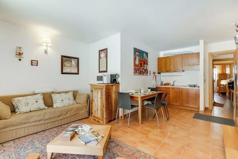 Family Apartment, 1 Bedroom (The Theo's Nest) | Living area | 21-inch flat-screen TV with cable channels