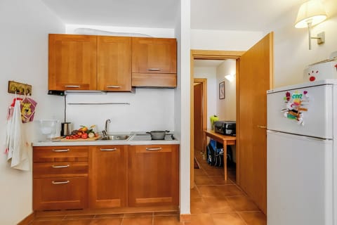 Family Apartment, 1 Bedroom (The Theo's Nest) | Private kitchen | Fridge, microwave, oven, stovetop