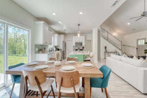 A haven of modern comfort awaits. Open-concept living, perfect for gatherings. Book your escape today!