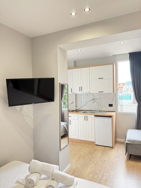 Exclusive Triple Room, Ground Floor | Desk, soundproofing, free WiFi