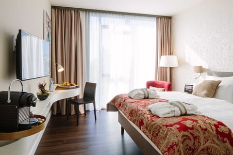 1 bedroom, premium bedding, in-room safe, desk