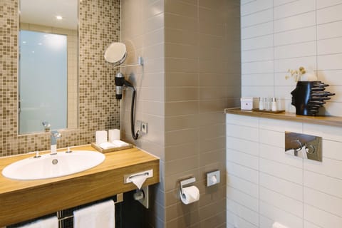 1 bedroom, premium bedding, in-room safe, desk