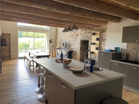 Fully-Equiped Kitchen (1)