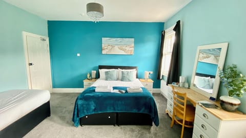 Comfort Double Room, Ensuite | Soundproofing, iron/ironing board, free WiFi, bed sheets