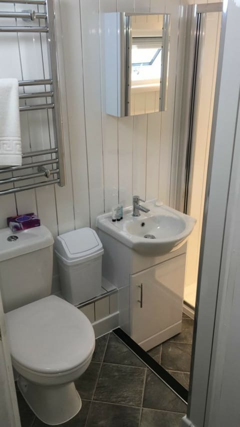 Double Room, Ensuite (First Floor Compact Double) | Bathroom | Shower, free toiletries, hair dryer, towels