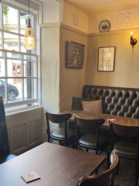 Breakfast, lunch and dinner served