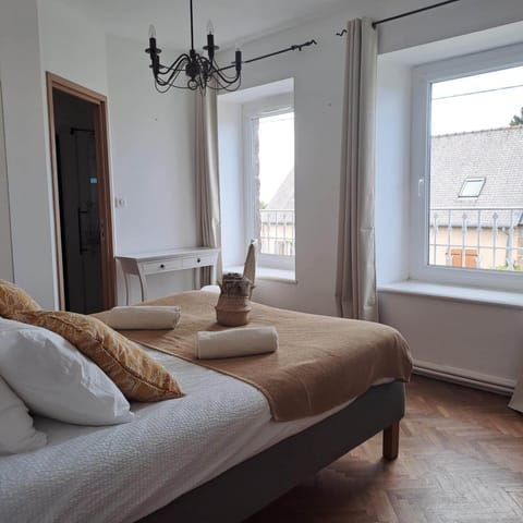 Classic Double Room, Ensuite, Sea View (Chambre beige) | Free WiFi