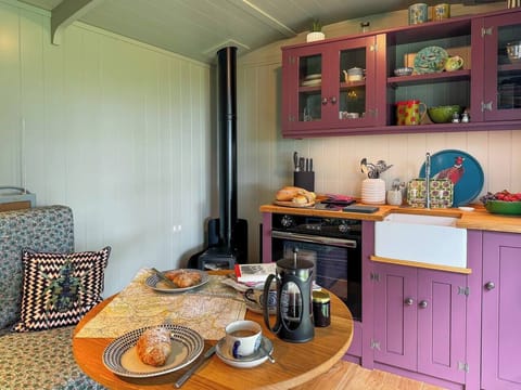 99a60942-3504-4405-bf0e-3190cacbf4bd