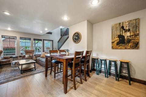 Nice dining area with extra seating available