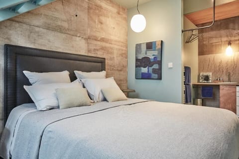 Comfort Room, City View | Iron/ironing board, free WiFi