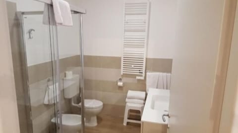 Studio, Multiple Beds, Ground Floor | Bathroom | Shower, bathrobes, slippers, bidet