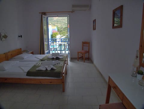 Twin Room, 2 Twin Beds, Balcony, Mountain View | Free cribs/infant beds, free WiFi, bed sheets