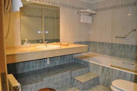 Double Room | Bathroom | Free toiletries, hair dryer, bidet, towels