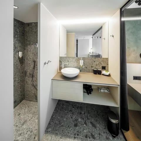 Deluxe Double Room, 1 Bedroom | Bathroom | Shower, hair dryer, towels, soap