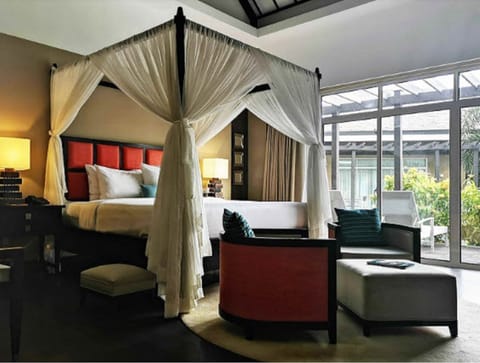Dream Villa | Premium bedding, in-room safe, desk, laptop workspace