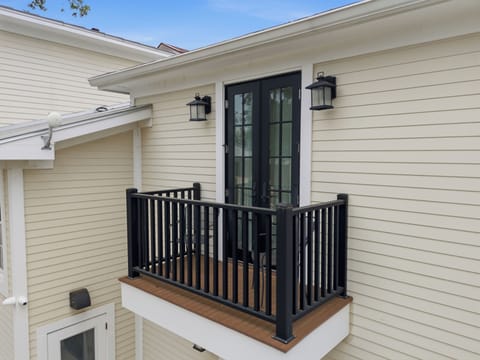 Standard Room, 1 King Bed | Balcony