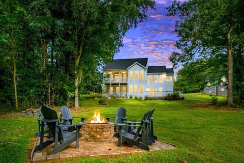 Sparks Fly, Stories Flow – As the flames dance and the stars appear, this is where togetherness takes hold.