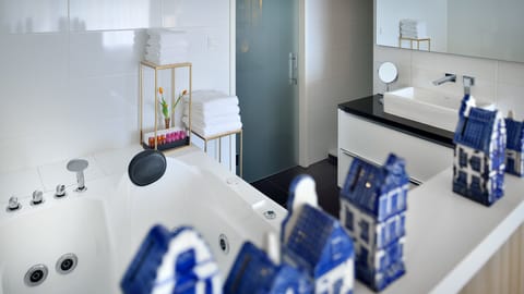 Luxury Suite, Jetted Tub | Bathroom | Separate tub and shower, free toiletries, hair dryer, towels