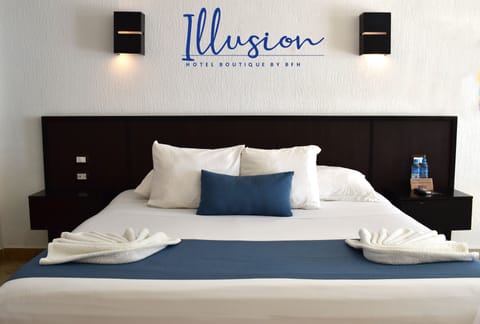 Deluxe Room | Minibar, in-room safe, blackout drapes, free WiFi